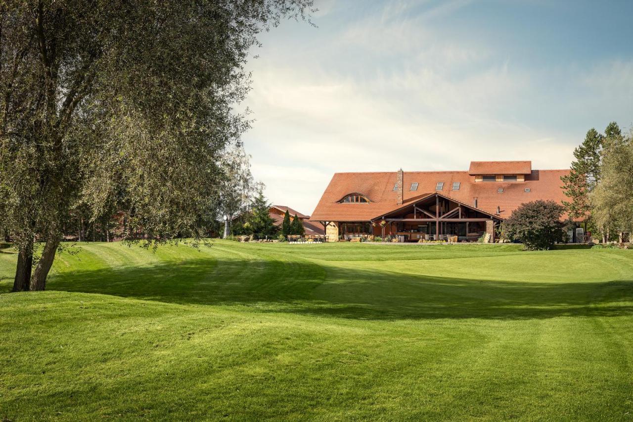 Golf & Spa Kuneticka Hora Dritec Luaran gambar