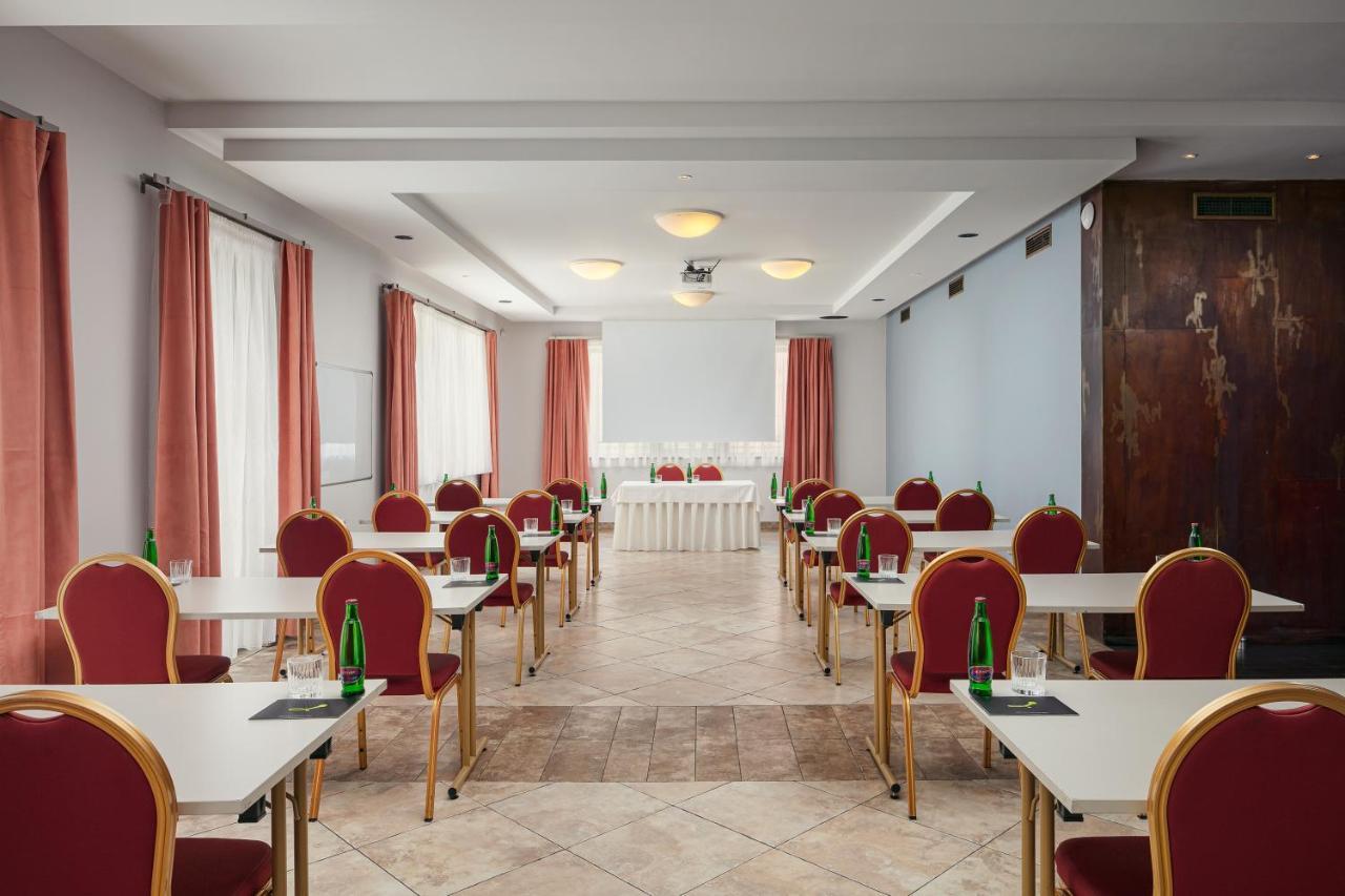 Golf & Spa Kuneticka Hora Dritec Luaran gambar