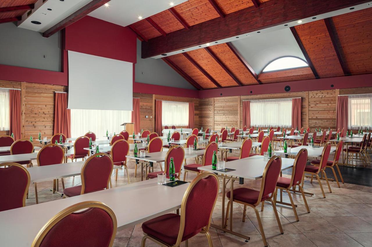 Golf & Spa Kuneticka Hora Dritec Luaran gambar